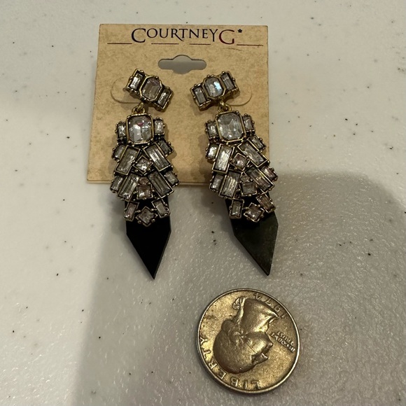 NWT Courtney G Earrings faceted clear rhinestones w/ black acrylic pointed base - Picture 6 of 7
